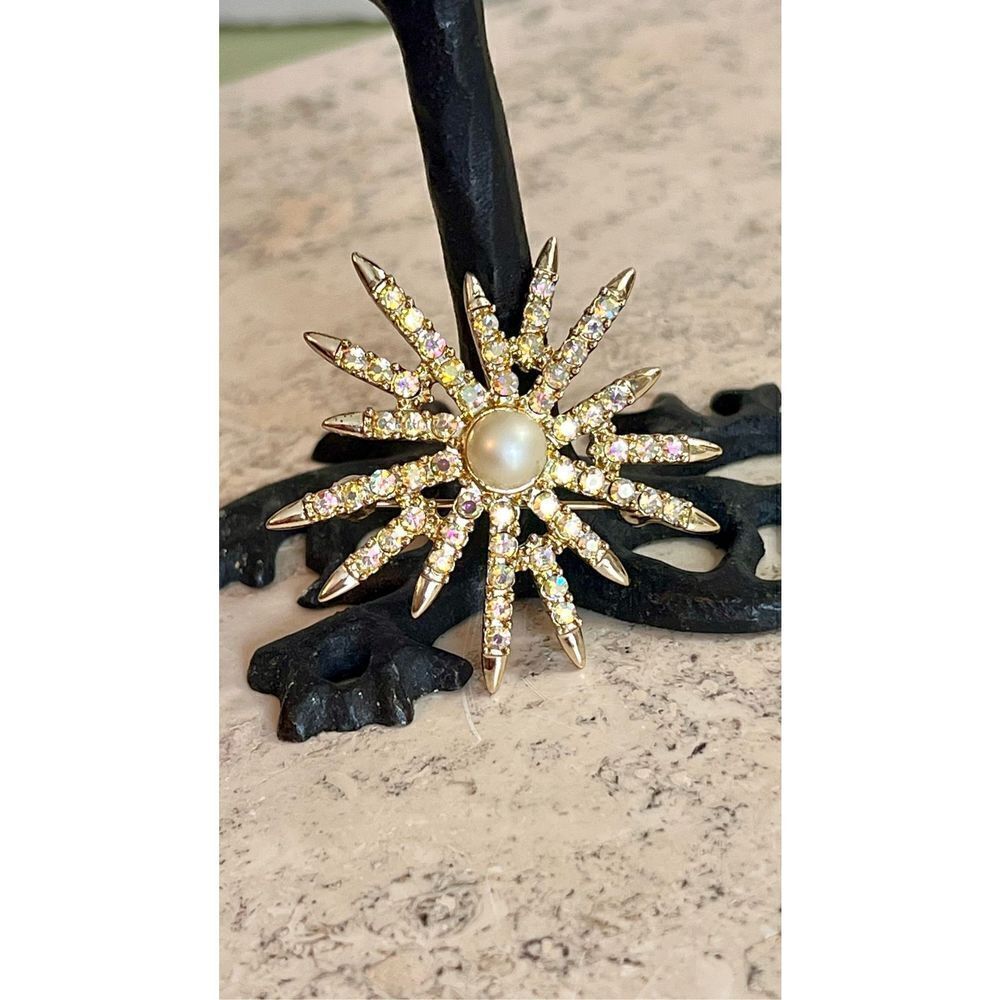 Vintage Emmons Womens Silver Rhinestone Starburst Aurora Borealis Pearl Brooch